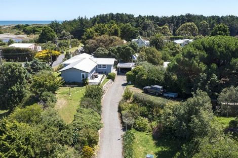 Photo of property in 686 Waikawa Beach Road, Waikawa Beach, Levin, 5573