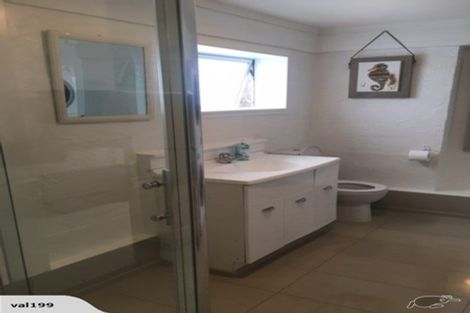 Photo of property in 1/946 Beach Road, Waiake, Auckland, 0630