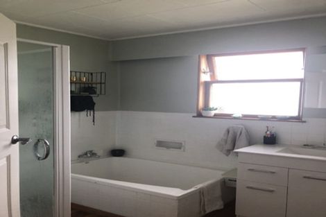 Photo of property in 25 Moreton Road, Carterton, 5713