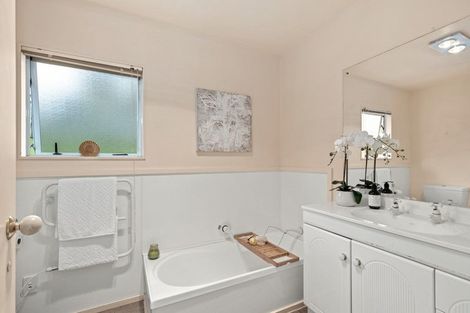 Photo of property in 20 Merehai Place, Snells Beach, 0920