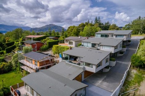 Photo of property in Lakeview Heights, 3/124 Lismore Street, Wanaka, 9305