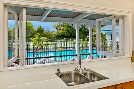 Photo of property in 9 Birchwood Grove, Greenhithe, Auckland, 0632