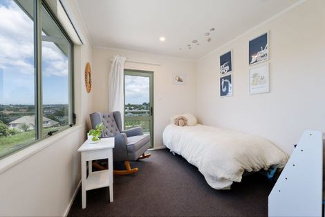 Photo of property in 33 Woodford Avenue, Henderson, Auckland, 0610