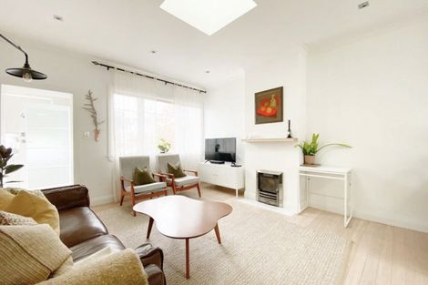 Photo of property in 4/64 Victoria Road, Devonport, Auckland, 0624