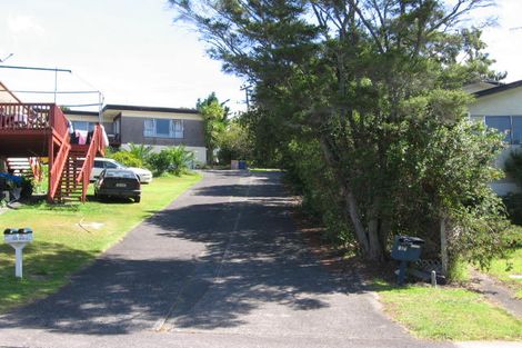Photo of property in 1/68 Cockayne Crescent, Sunnynook, Auckland, 0620