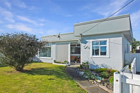 Photo of property in 5 Huia Street, Foxton Beach, Foxton, 4815