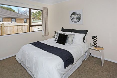 Photo of property in 12 Henry Curd Terrace, Pukekohe, 2120