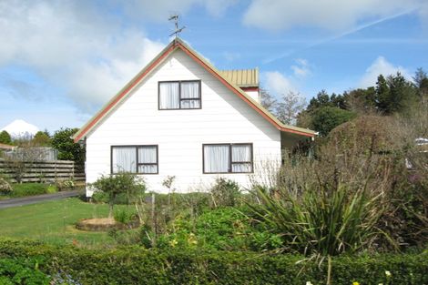 Photo of property in 18 Tainui Terrace, Inglewood, 4330