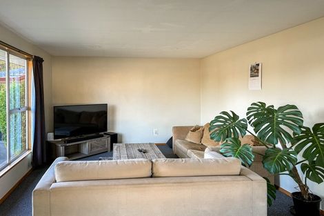 Photo of property in 48 Oldwood Street, Bishopdale, Christchurch, 8053