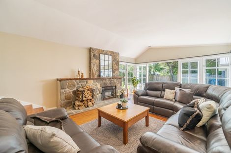 Photo of property in 23/25 Elmslie Road, Pinehaven, Upper Hutt, 5371