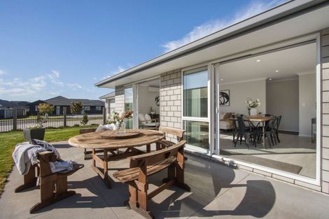 Photo of property in 23 Kahawai Place, Omokoroa, 3114