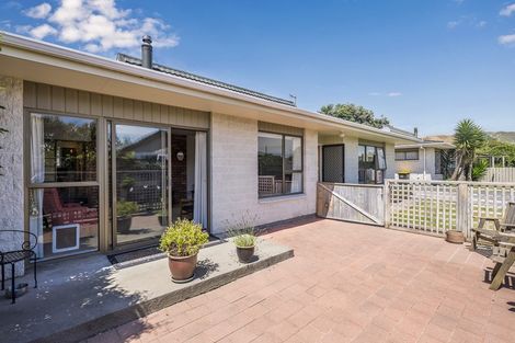 Photo of property in 6 Tawa Street, Waikanae, 5036