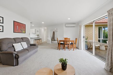 Photo of property in 50 Coolspring Way, Redwood, Christchurch, 8051