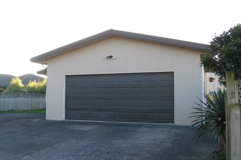 Photo of property in 5 Swanson Oaks, Swanson, Auckland, 0612