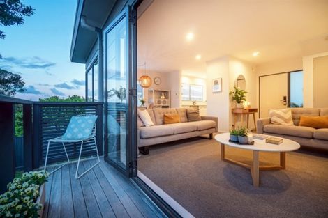 Photo of property in 3/211 Onewa Road, Birkenhead, Auckland, 0626