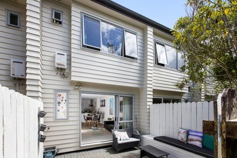 Photo of property in 8/22 Northcross Drive, Oteha, Auckland, 0632