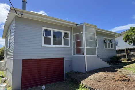 Photo of property in 64 Sylvan Crescent, Te Atatu South, Auckland, 0610