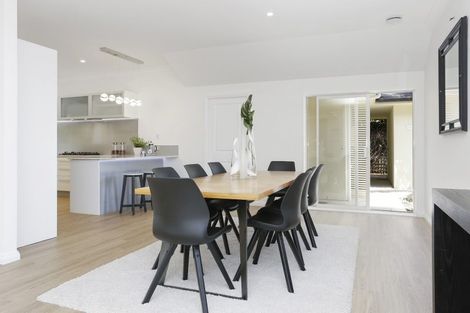 Photo of property in 7 Hobbs Road, Matakatia, Whangaparaoa, 0930