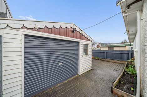 Photo of property in 2/10 Ponderosa Grove, Maoribank, Upper Hutt, 5018