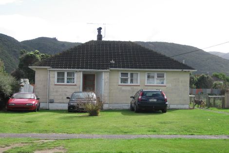 Photo of property in 9 Farmer Crescent, Taita, Lower Hutt, 5011