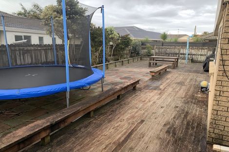 Photo of property in 1 Arrathorne Place, Northpark, Auckland, 2013