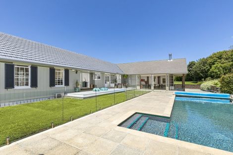 Photo of property in 21 Koraha Road, Kumeu, 0892