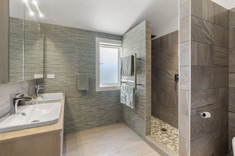 Photo of property in 1/50 Norwood Road, Bayswater, Auckland, 0622