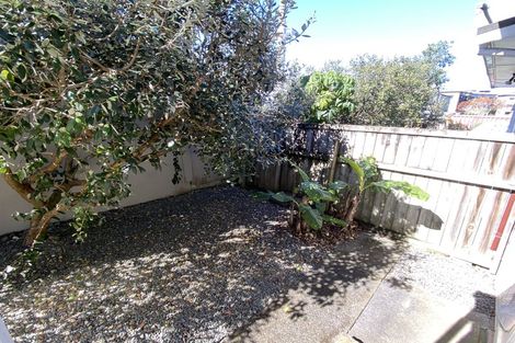 Photo of property in 4/3 Buscomb Avenue, Henderson, Auckland, 0610