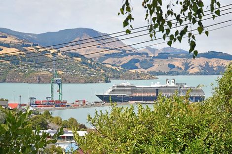 Photo of property in 16 Ripon Street, Lyttelton, 8082