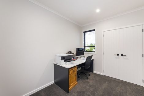 Photo of property in 49 Vaucluse Heights, Fitzherbert, Palmerston North, 4410