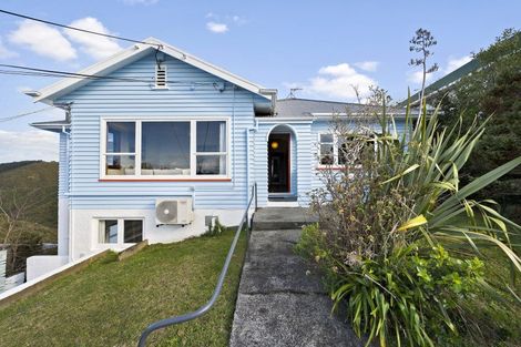 Photo of property in 138 The Ridgeway, Mornington, Wellington, 6021