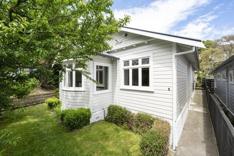 Photo of property in 1 Dee Street, Island Bay, Wellington, 6023