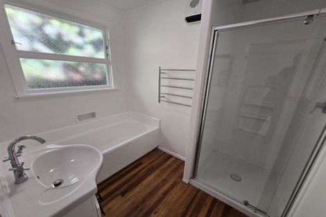 Photo of property in 38 Catherine Crescent, Paparangi, Wellington, 6037