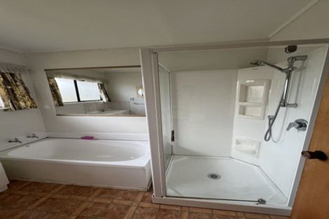 Photo of property in 1/64 Aviemore Drive, Highland Park, Auckland, 2010