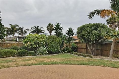Photo of property in 5 Castlehill Court, Wattle Downs, Auckland, 2103