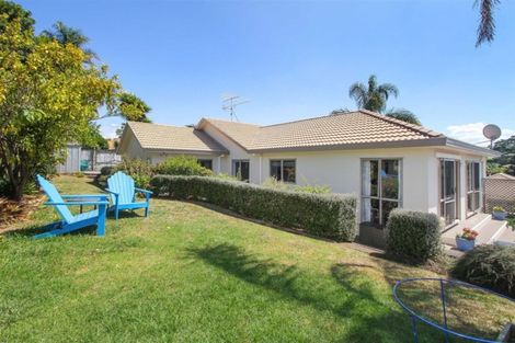 Photo of property in 10 Westminster Gardens, Unsworth Heights, Auckland, 0632