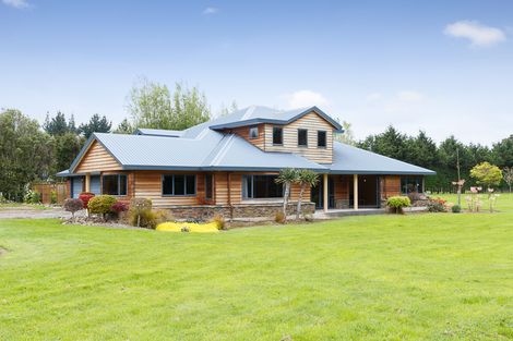 Photo of property in 46 Turitea Road, Fitzherbert, Palmerston North, 4472