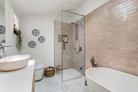 Photo of property in 5 Turnbull Road, Narrow Neck, Auckland, 0624