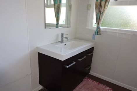 Photo of property in 37 Mcintyre Road, Mangere Bridge, Auckland, 2022