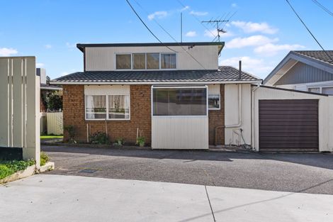 Photo of property in 2/58 Pupuke Road, Hillcrest, Auckland, 0627
