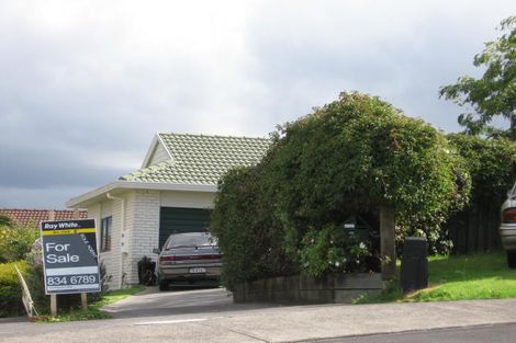 Photo of property in 10 Stockton Place, Glendene, Auckland, 0602