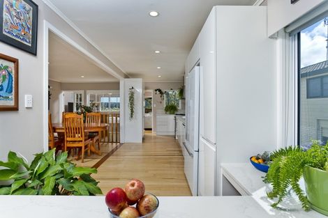 Photo of property in 20 Deep Creek Road, Torbay, Auckland, 0630