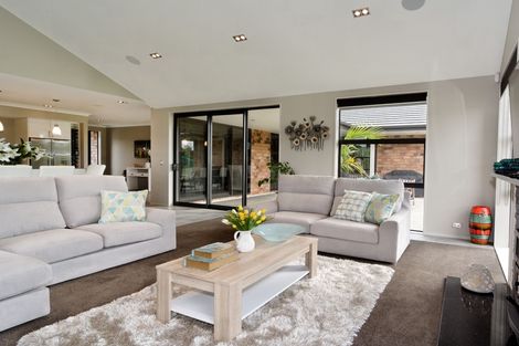 Photo of property in 82a Shaw Road, Oratia, Auckland, 0604