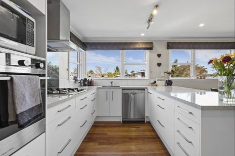 Photo of property in 4 Greenock Place, Awapuni, Palmerston North, 4412