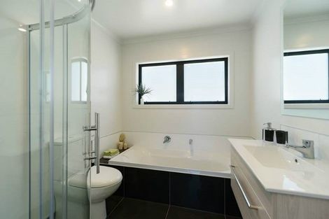 Photo of property in 3 Bunker Way, Strathmore Park, Wellington, 6022