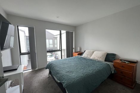 Photo of property in 3/21 Akoranga Drive, Northcote, Auckland, 0627