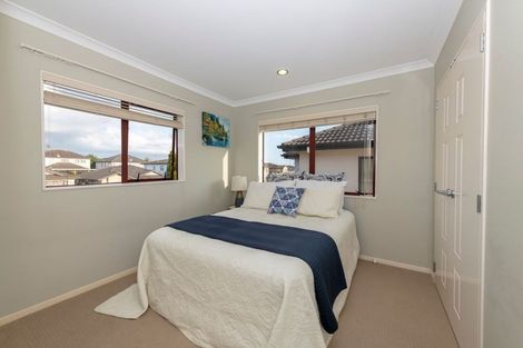 Photo of property in 13 Heidi Crescent, Flat Bush, Auckland, 2016