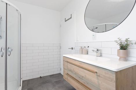 Photo of property in 16 Dudley Road, Lyttelton, 8082