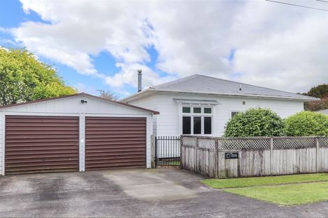 Photo of property in 2 Carrington Street, Inglewood, 4330