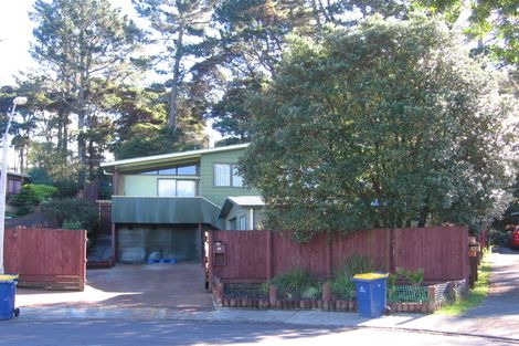 Photo of property in 28 Coey Place, Glen Eden, Auckland, 0602